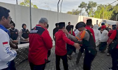 Polres-Blitar-Sterilisasi-Kantor-KPU-Jelang-Pendaftaran-Paslon-di-Pilkada-2024